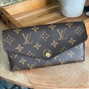 Louis Vuitton Sarah Wallet